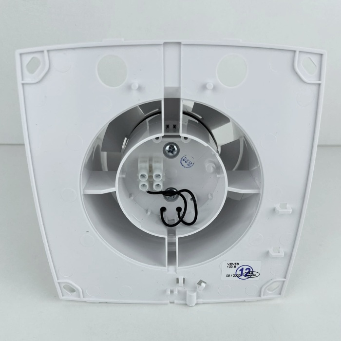 Axiální ventilátor do koupelny - sundání předního panelu