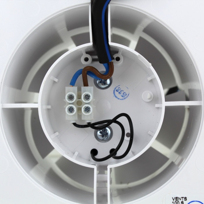 Detail zapojené svorkovnice ventilátoru